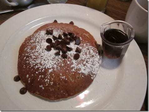 mimi's banana chocolate chip pancakes