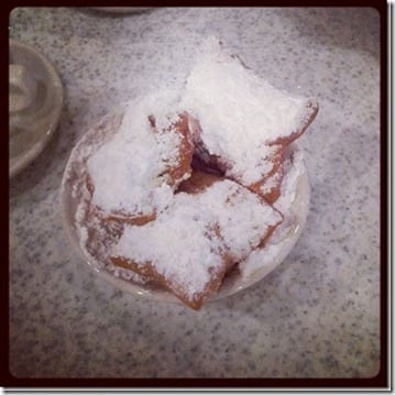 beignets at cafe du monde