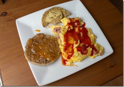 breakfast of eggs and toast (800x450)