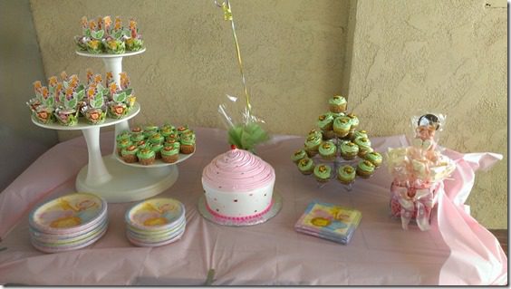 baby shower cupcake table (800x450)