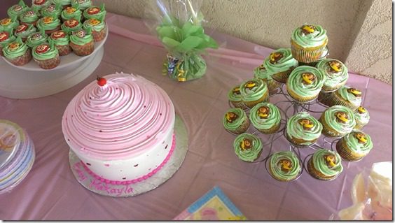 baby shower cupcake table animal theme (800x450)