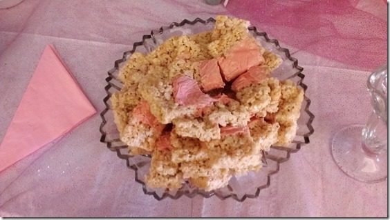 baby shower rice krispie treats (800x450)