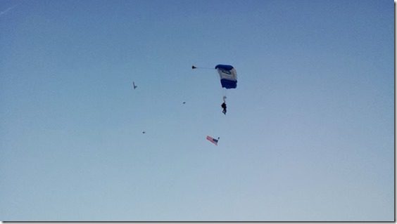 sky divers at start (800x450)