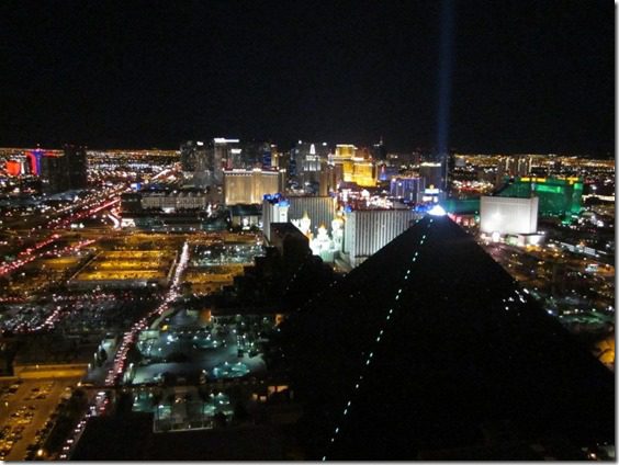 las vegas marathon at night