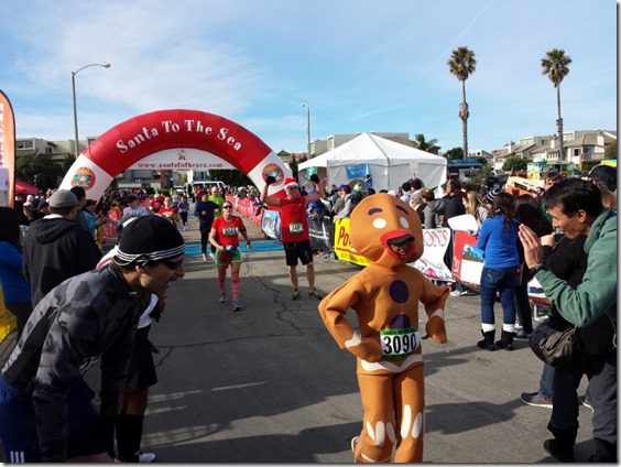 santa to the sea half marathon finish gingerbread (800x600)