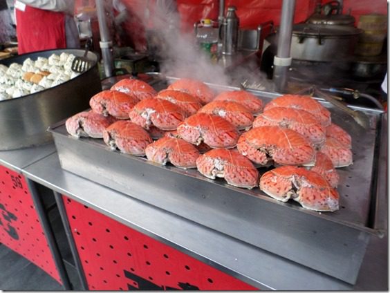 eating crab in china on snack street