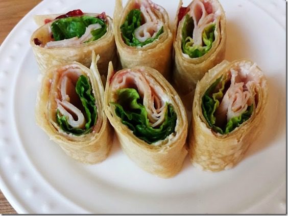 healthy football appetizer turkey roll ups (669x502)