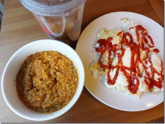 oatmeal and eggs with sriracha (668x501)