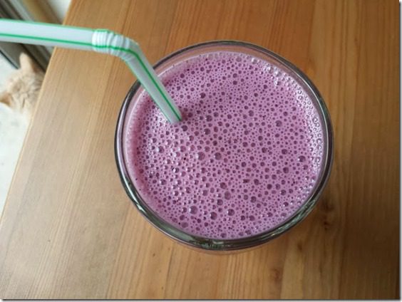 smoothie for national pie day blueberry and yogurt (669x502)