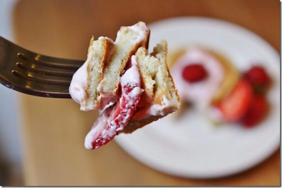 gluten free high protien pancakes with strawberries