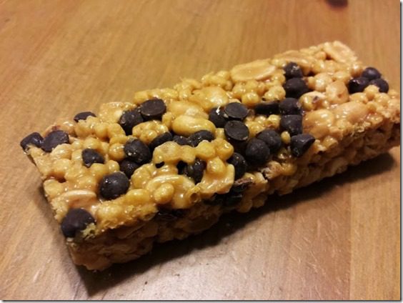 chocolate chip protein bar (669x502)