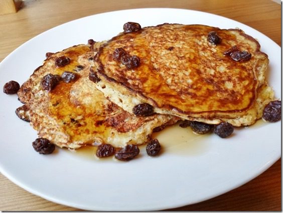 cinnamon raisin protein pancakes (800x600)