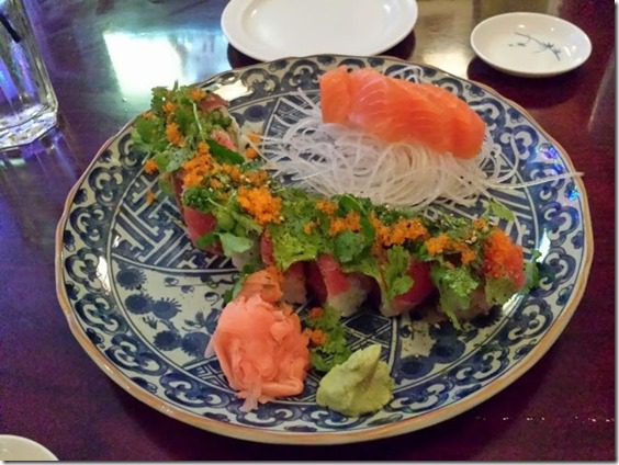 spicy tuna roll salmon sashimi (669x502)