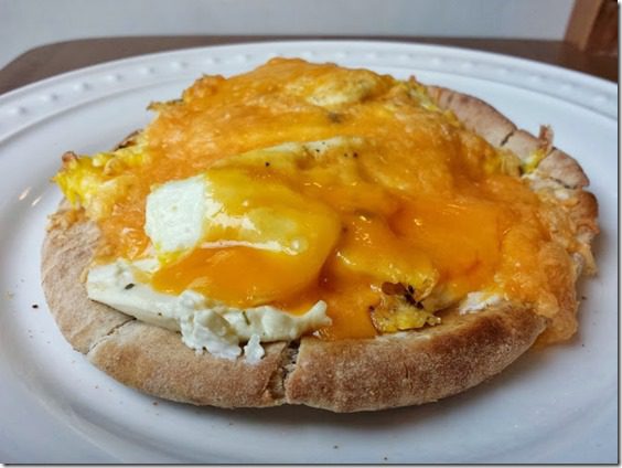 breakfast pita pizza (669x502)