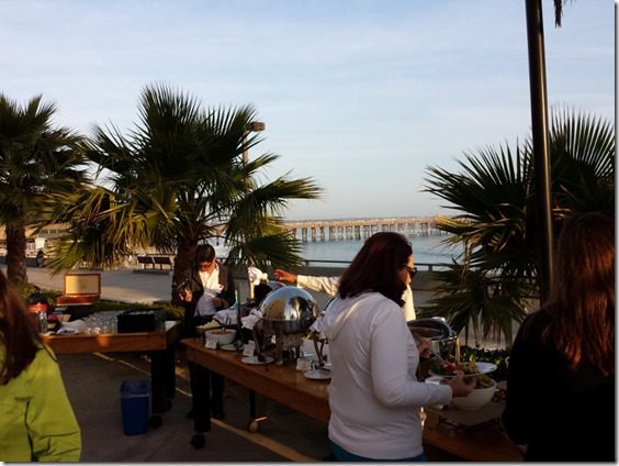 eating out by the beach (800x600)