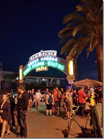 santa monica pier at night pre la marathon (600x800)