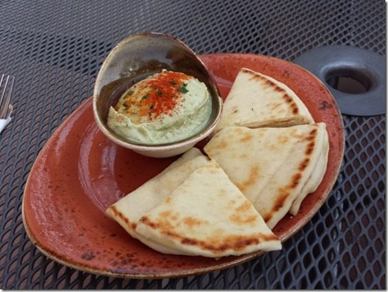 spicy cilantro hummus at luna grill (800x600)