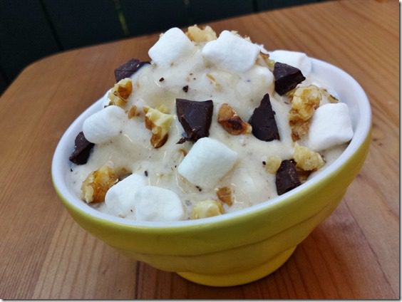 frozen banana soft serve with chocolate chips (800x600)