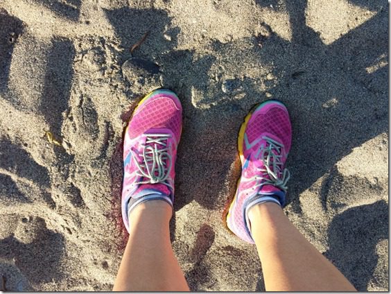 mizuno running shoes on the sand (800x600)