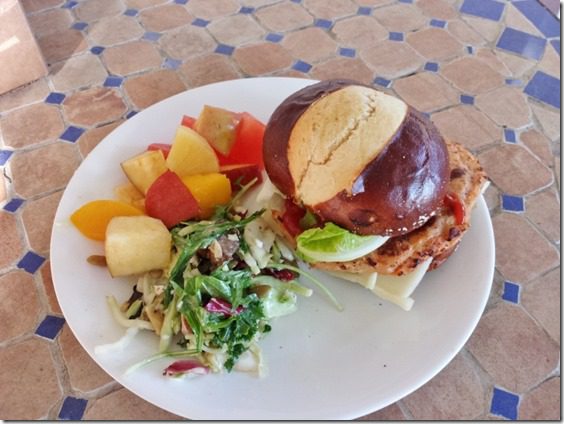 chicken burgers and pretzel buns (800x600)