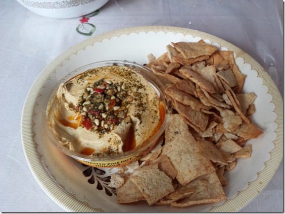 hummus and pita chips (800x600)