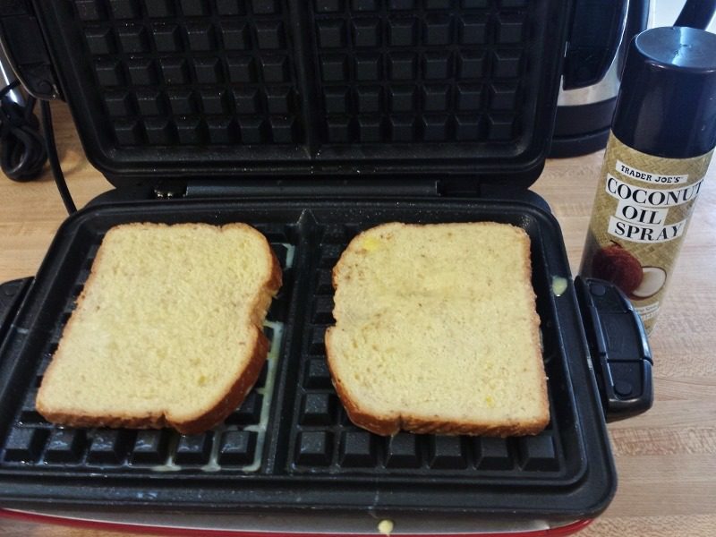 https://runeatrepeat.com/wp-content/uploads/2014/05/making-french-toast-waffle-maker-800x600.jpg