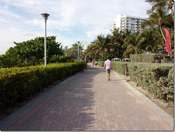 running on south beach (800x600)