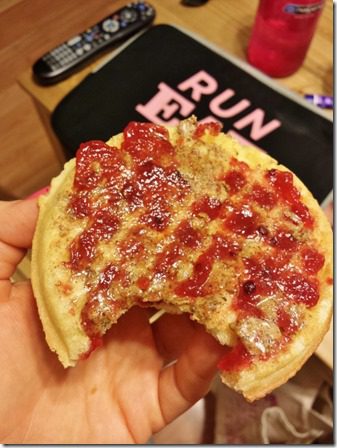 eating ab waffle and jelly before run (600x800)