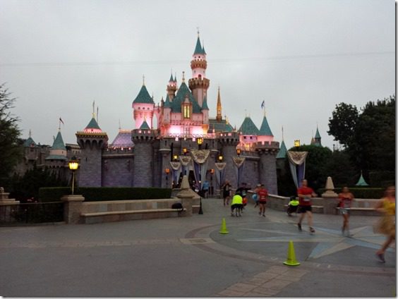 disneyland 10k race course castle (800x600)