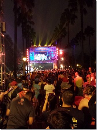 disneyland 10k start line (600x800)