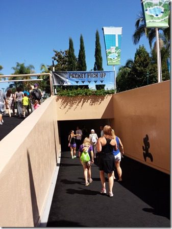 disneyland half marathon expo race (600x800)