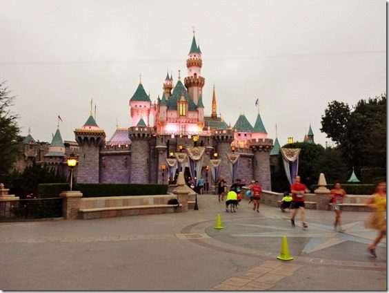 disneyland 10k race course castle (800x600)