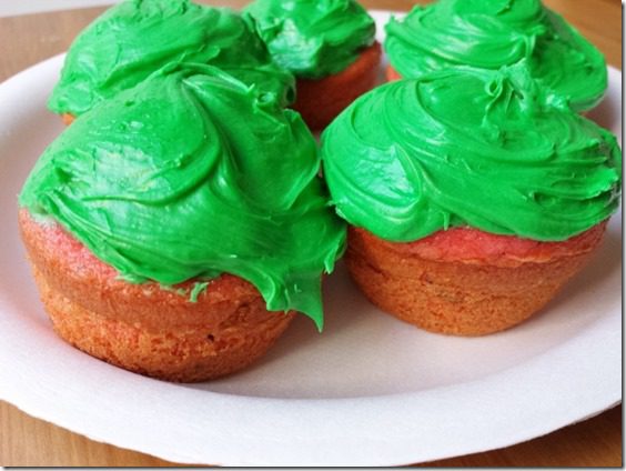 watermelon cupcakes with frosting (800x600)