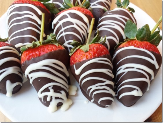 dark chocolate covered strawberries (800x600)