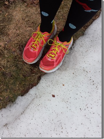 hoka and procompression in the snow (800x600)
