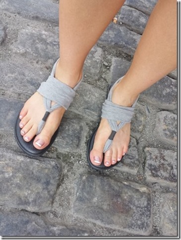 ways to wear sanuk yoga sling sandals