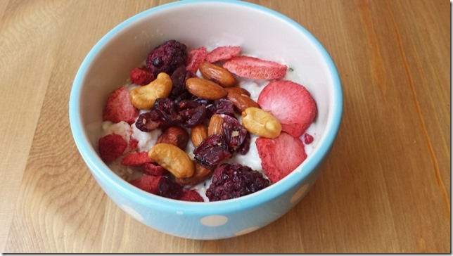 overnight oats with cvs fruit crisps and trail mix on top (800x450)