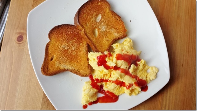 toast and eggs breakfast (800x450)