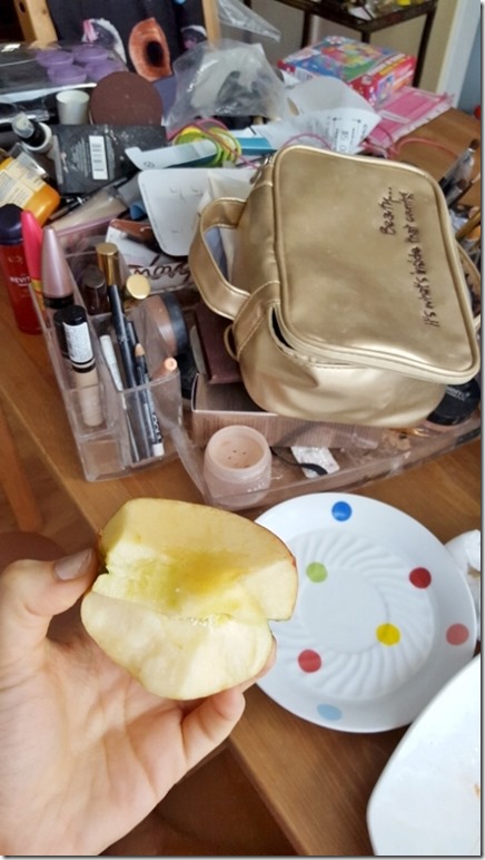 updating my makeup case (450x800)