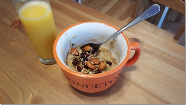 oatmeal and trail mix (800x450)