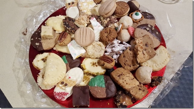 christmas cookie platter (800x450)