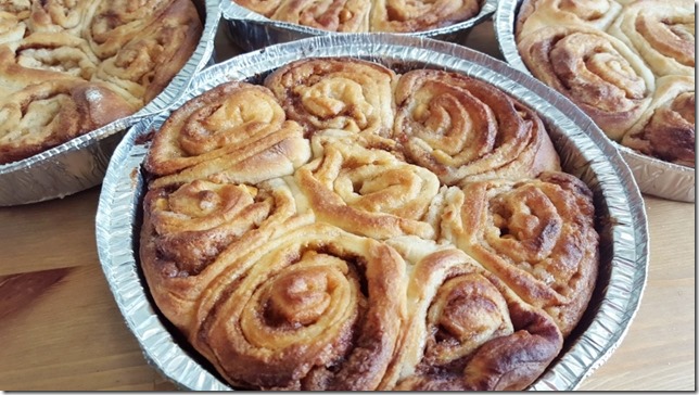 pioneer woman cinnamon rolls before icing (800x450)