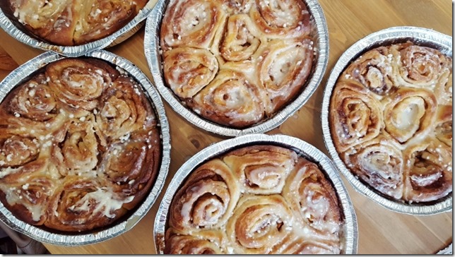 pioneer woman cinnamon rolls final (800x450)