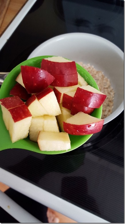 healthy apple oatmeal recipe blog 6 (450x800)