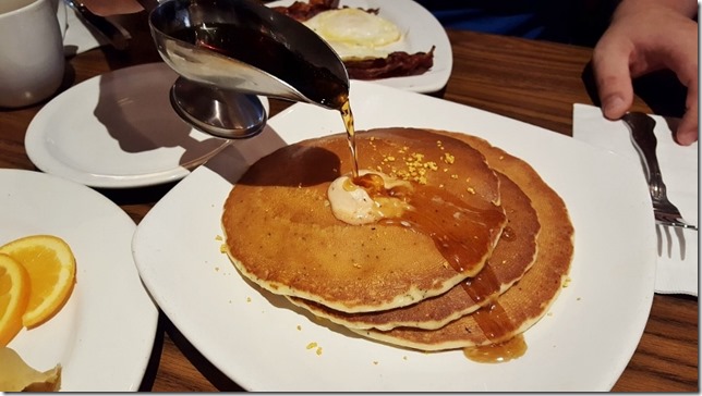 hot syrup breakfast (800x450)