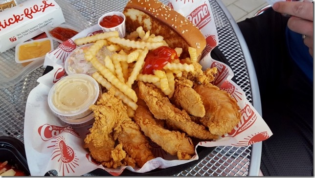 raising canes chicken fingers vs chick fil a (800x450)