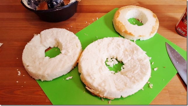 strawberries and cream cake recipe 3 (800x450)