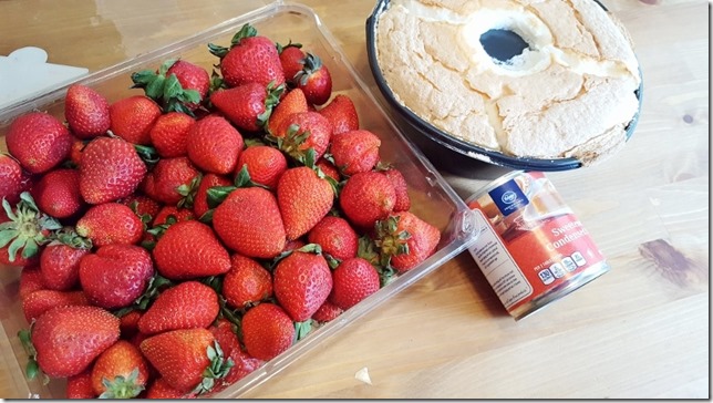 strawberries and cream cake recipe (800x450)