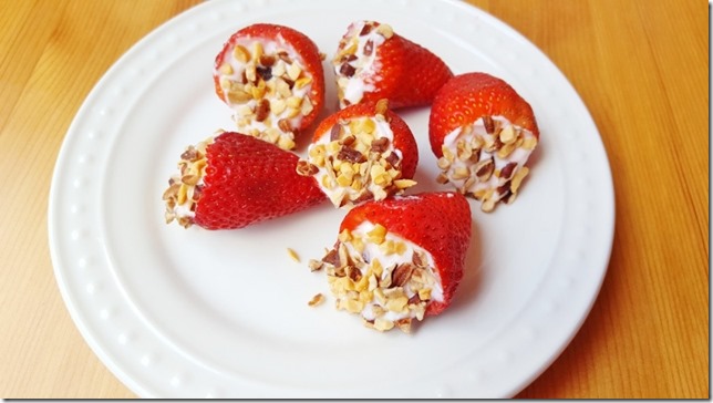 yogurt strawberries (800x450)