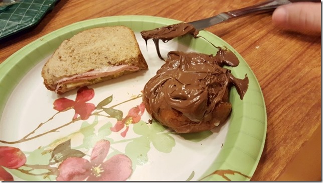 donut with nutella (800x450)
